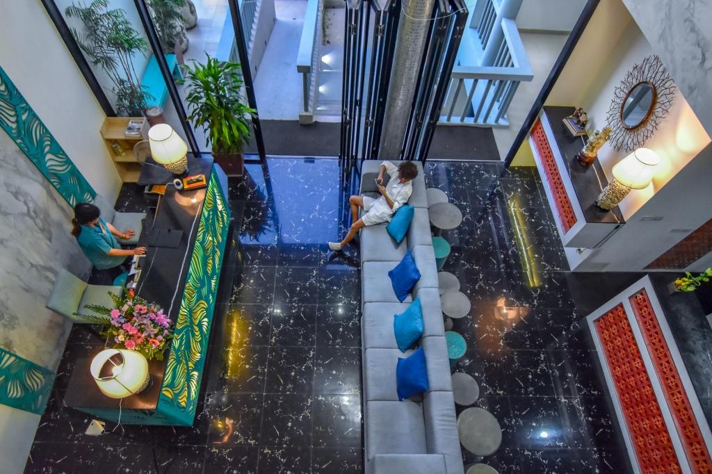 Phuket Surin: Hướng Dẫn So Sánh Nghỉ Dưỡng Thư Thái Qua 5 Lựa Chọn Khách Sạn